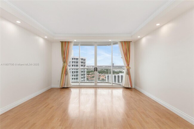 Building Photo - 21150 Point Pl