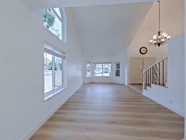 Building Photo - Stunning Remodeled Home in Dana Woods – Co...