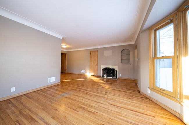 Building Photo - 5922 Portland Ave