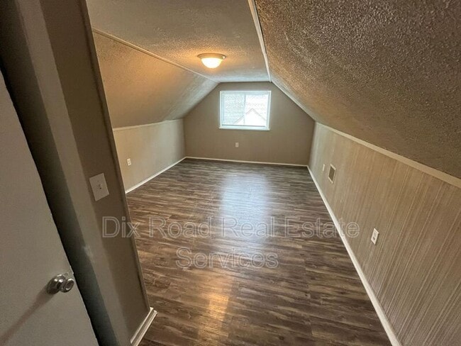 Building Photo - 4988 Mt Alverno Rd