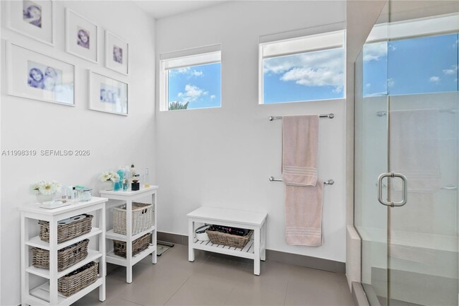 Building Photo - 435 Hampton Ln