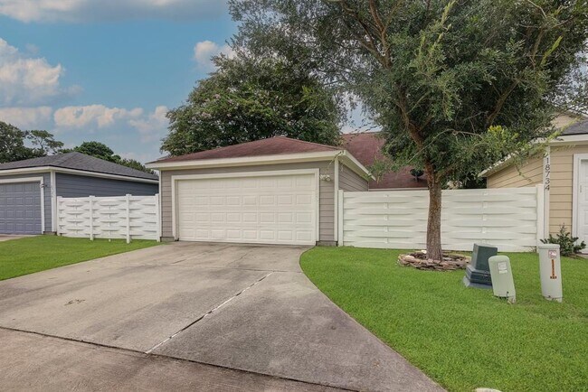 Building Photo - 18730 Atasca Oaks Dr