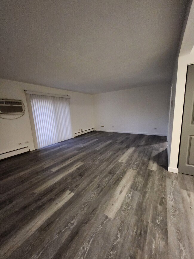 Front entry to living room - 134 E Bailey Rd