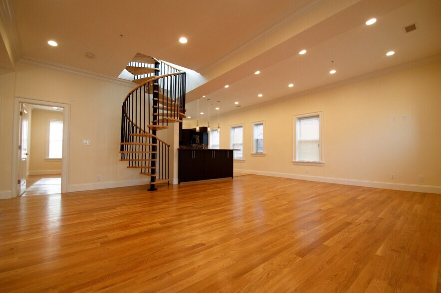 Building Photo - 74 Browne St