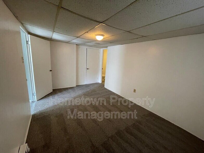 Building Photo - 663 E Market St