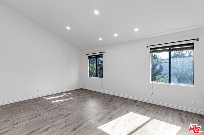 Building Photo - 12358 Moorpark St