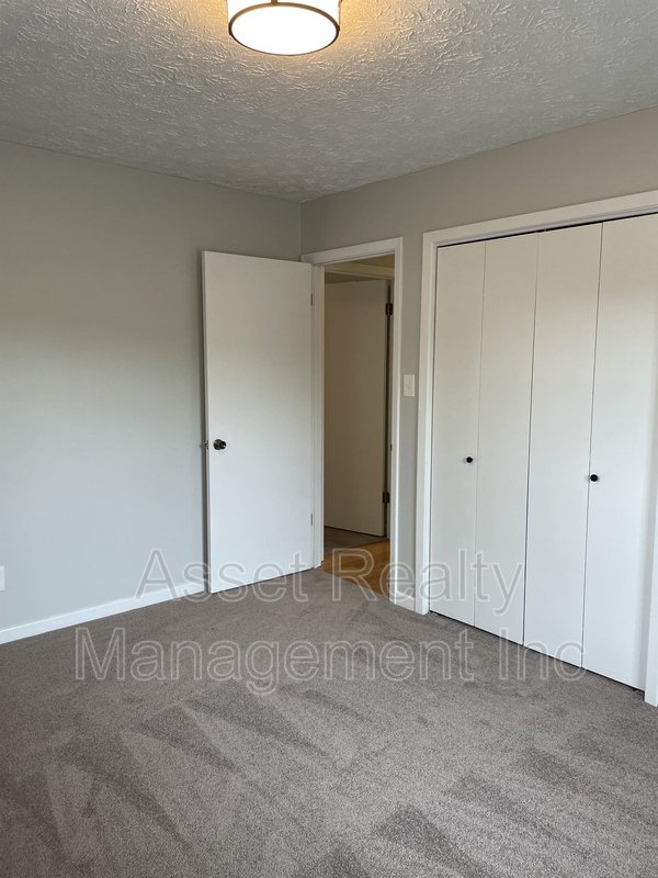 Building Photo - 608 Augustan Ln