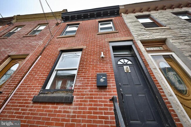 Building Photo - 1308 E Oxford St