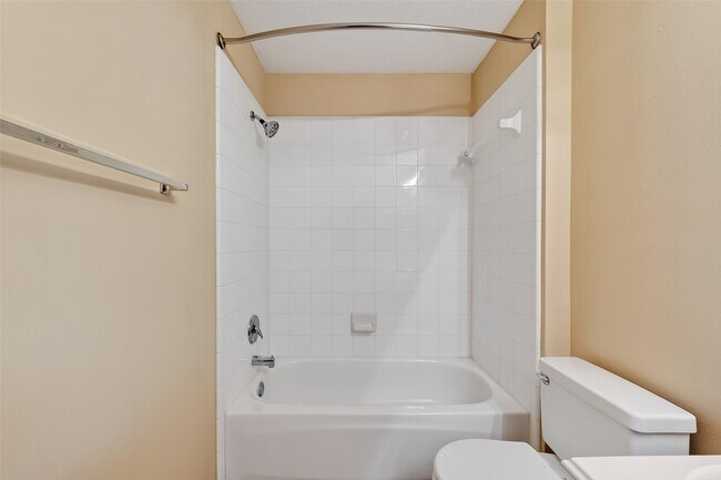 Building Photo - 910 Norfolk Dr