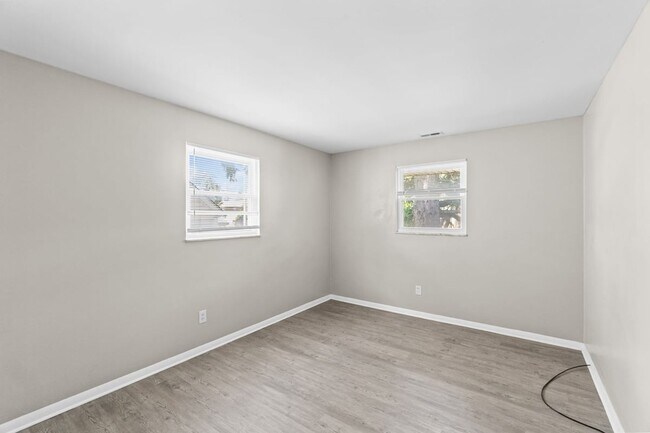 Building Photo - 1549 Oakland Park Ave