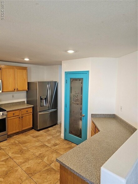 Building Photo - 5064 Whistling Acres Ave