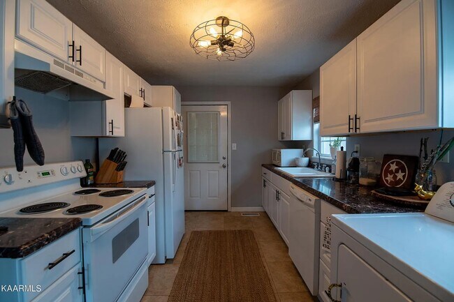 Building Photo - Updated North Knoxville Gem | Massive Fenced Yard & Prime Location!