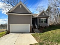 Building Photo - 2805 Plantation Way