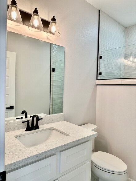 Building Photo - 1006 Escondido Ln E