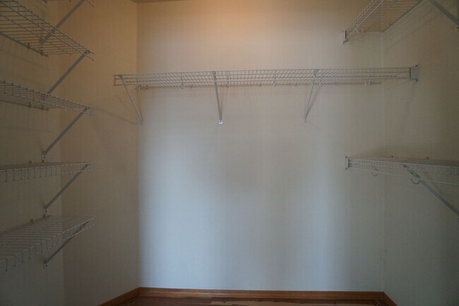 Building Photo - 1072 Scarlet Oak Dr