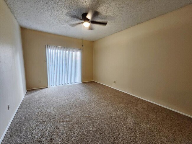 Building Photo - 17417 Red Oak Dr