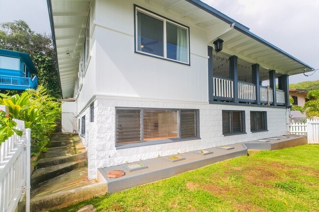 Building Photo - Lulani Ocean (Kaneohe) Single family home: 3-bed, 2 full bath now available for rent ! (Pet frien...
