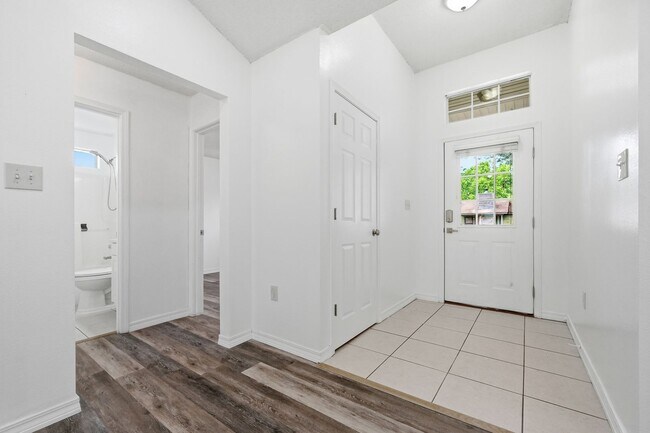 Building Photo - Renovated Home in Niceville!