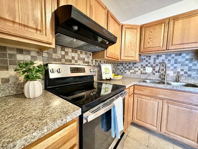 Building Photo - Updated & READY NOW!! A 3-Bedroom Great Neck Home! Excellent Schools! All Appliances Convey!