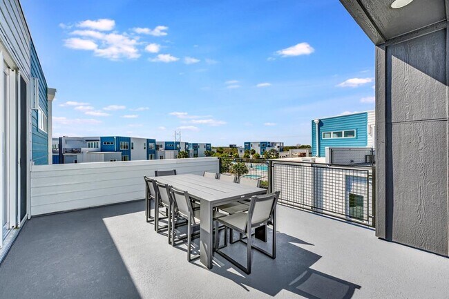 Building Photo - 7740 Sandy Ridge Dr