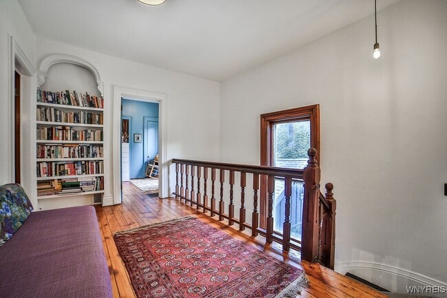 Building Photo - 298 Jersey St