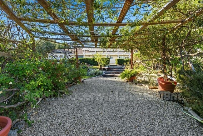 Building Photo - 30605 De Portola Rd