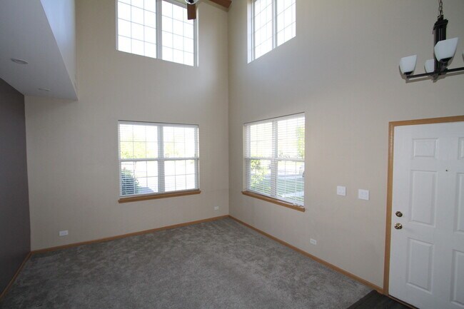 Building Photo - 2534 Hillsboro Blvd