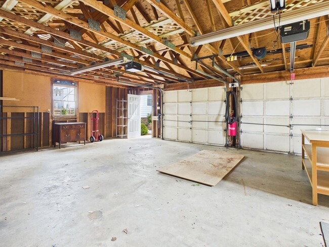 Building Photo - 1602 Harborough Rd