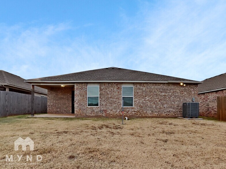 Building Photo - 2923 Russell Rd