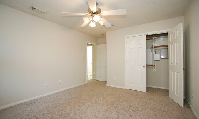 Building Photo - 11 Aquiline Oaks Pl