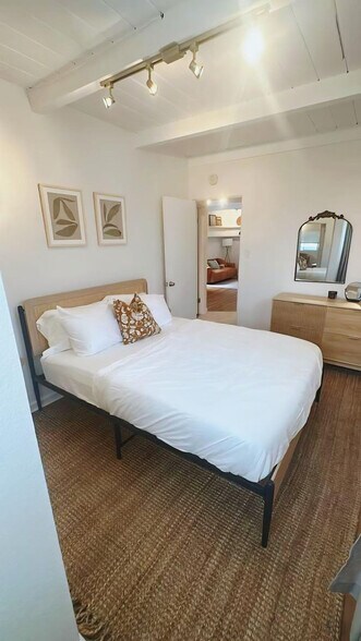 Building Photo - 2710 L St