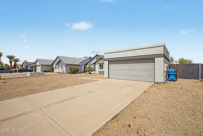 Building Photo - 908 W Ross Ave