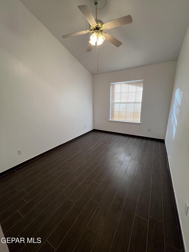 Building Photo - 7115 Oval Rock Dr