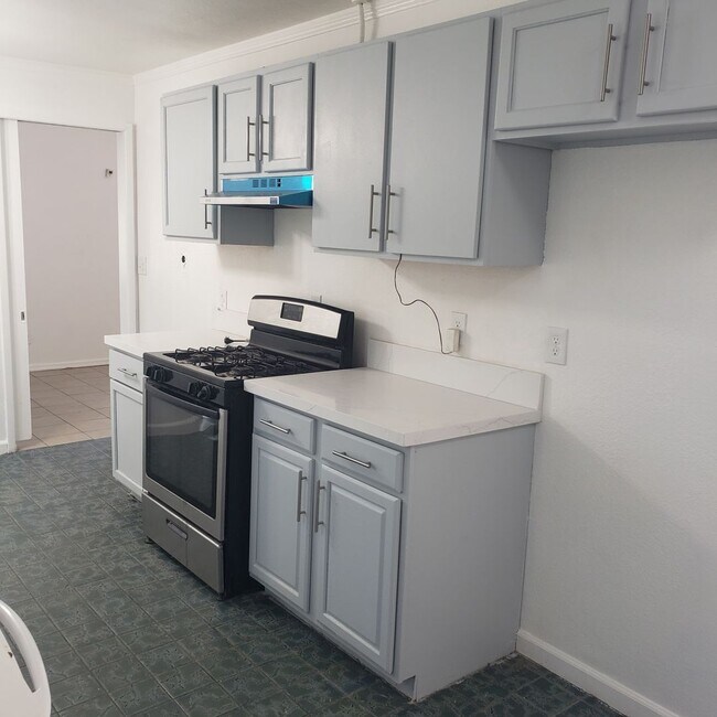 Building Photo - 6363 Carlo Dr