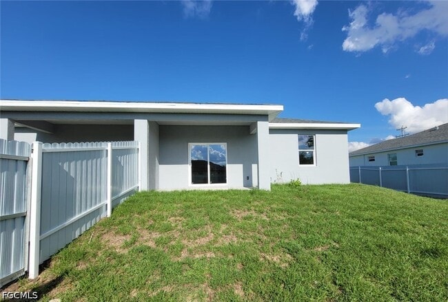 Building Photo - 684 Thomas Sherwin Ave S