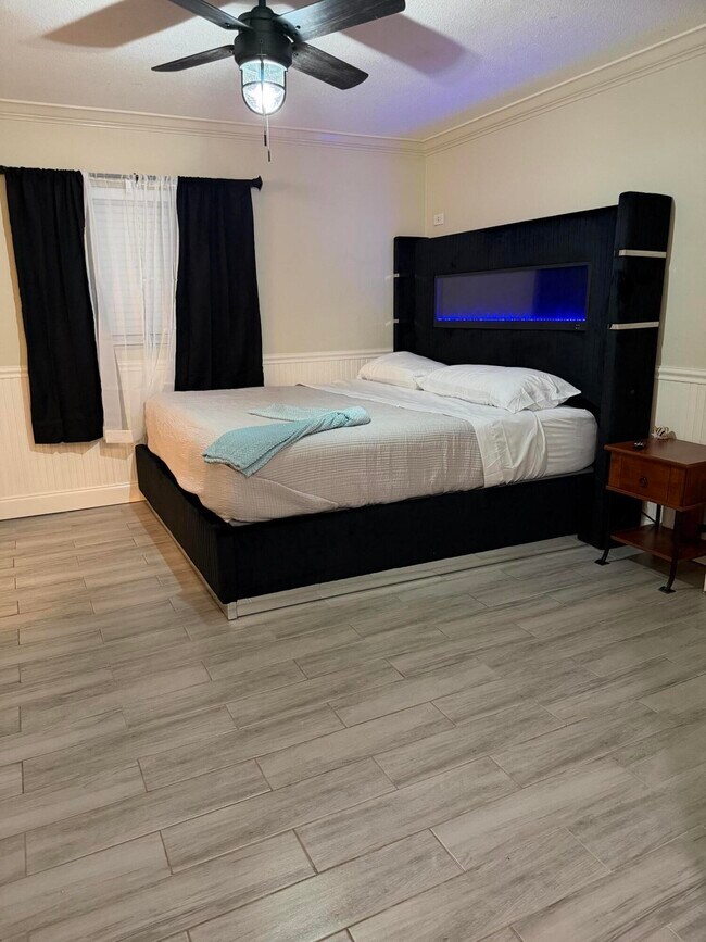 Building Photo - 1207 Australian Ave