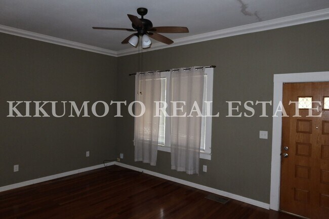 Building Photo - East Sacramento - 2 bedroom, 1 bath, 1 car garage