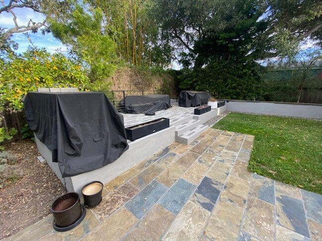 Building Photo - 1122 Miles Ave