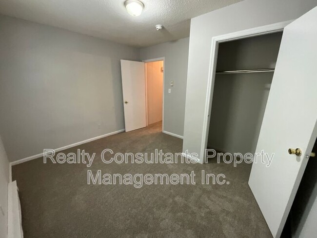 Building Photo - 113 Cox Ave