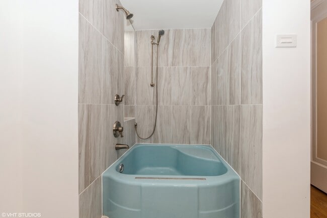 Building Photo - 6901 S Oglesby Ave