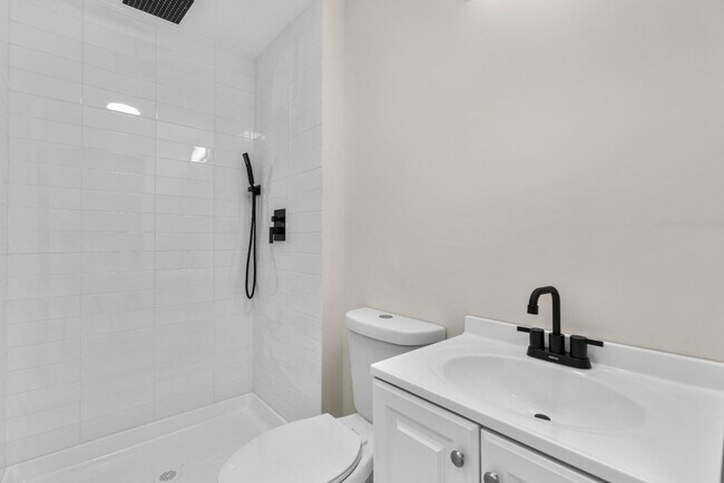 Building Photo - 2202 E Fayette St