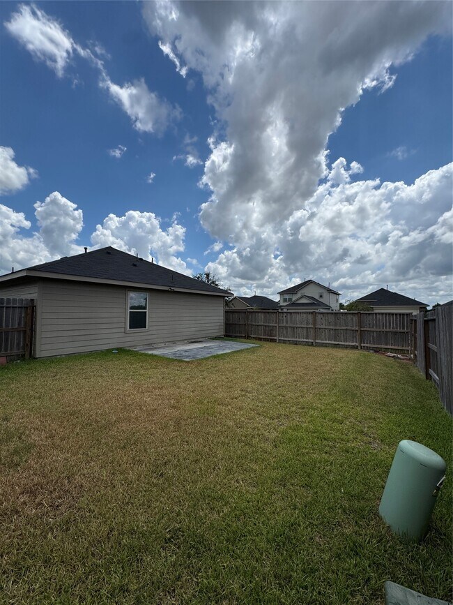 Building Photo - 18703 Mercer Fls Dr