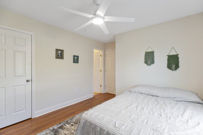 Building Photo - 2 bed, 2 bath, Furnished for Short Term Le...