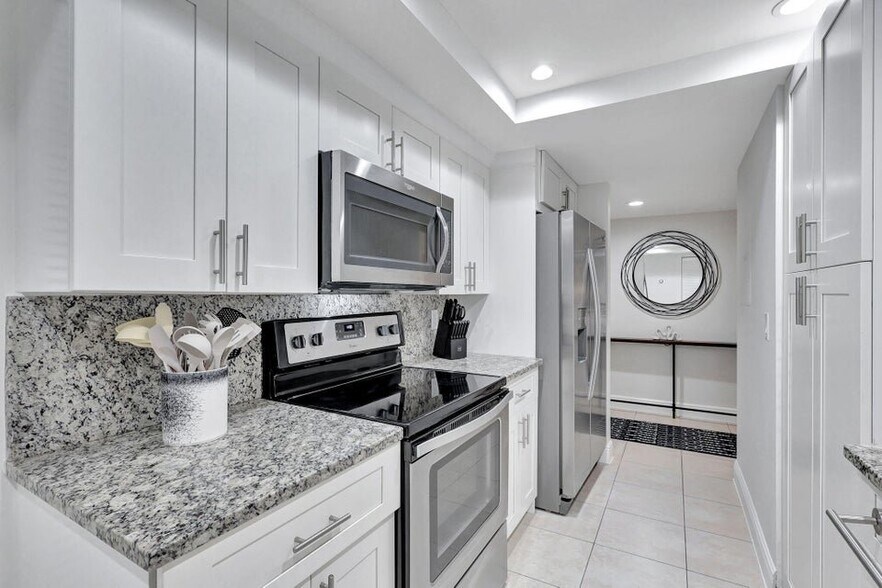 Building Photo - 12641 Westhampton Cir