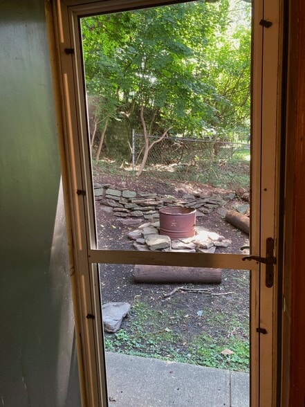 Mudroom Side yard Entrance - 3805 Greensprings Ave