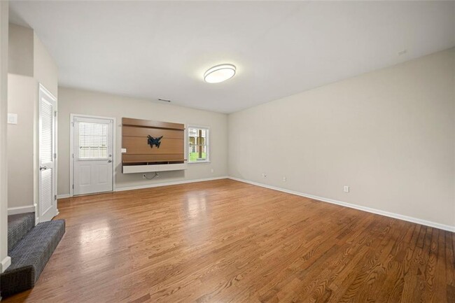 Building Photo - 6424 Queens Court Trace