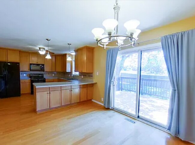 Building Photo - Spacious West Manhattan Home with Fenced Yard, Basement & Bonus Room!