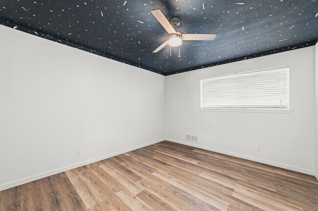 Building Photo - 1240 W Copper Ave