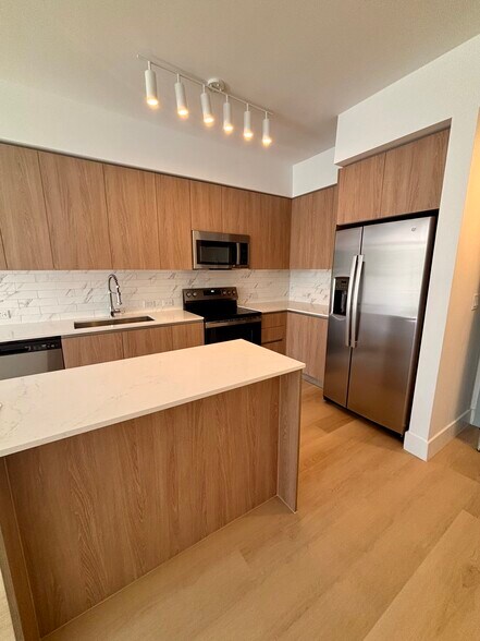 Primary Photo - 2596 NE 182nd Ter
