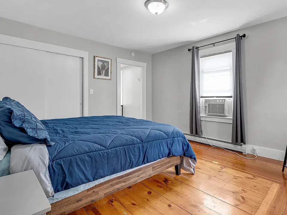 Building Photo - 10 W Elm St